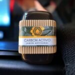 Jabón artesanal de carbón activado y miel x 120g