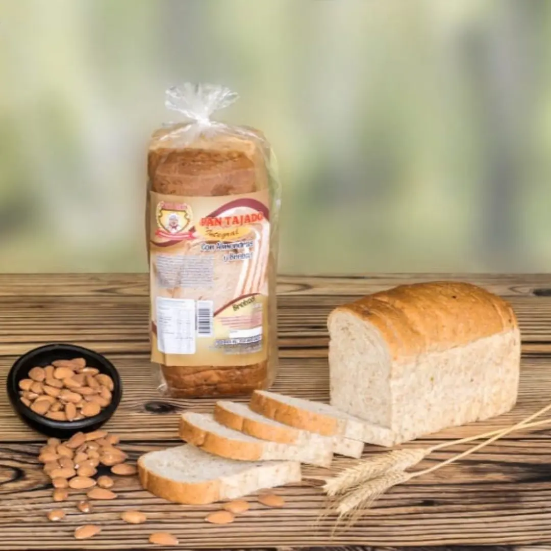 Pan integral con almendra y brevas