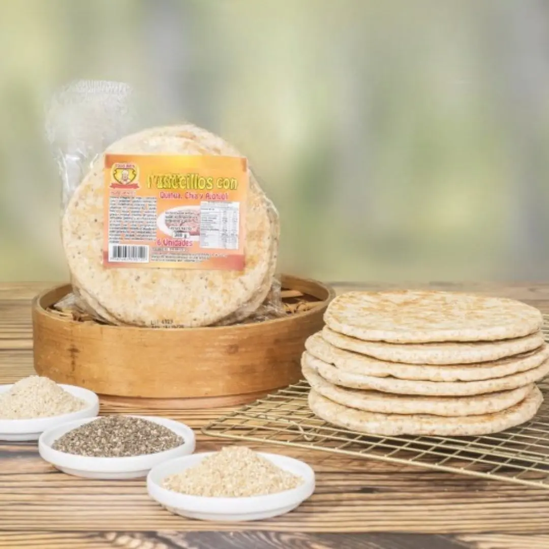 Panecillo integral con semilla de quinua, chia y ajonjolí