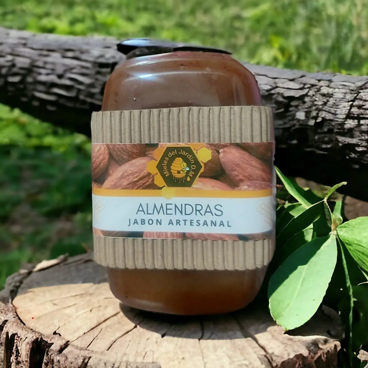 Jabón artesanal sólido de miel y almendra x 120 g